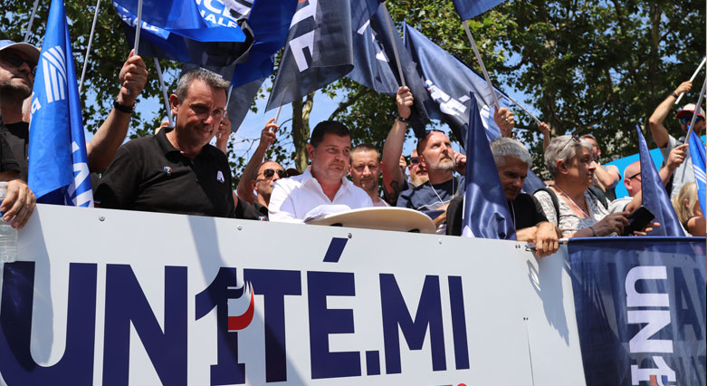 Plusieurs milliers de flics dans la rue, un avertissement contre l’injustice